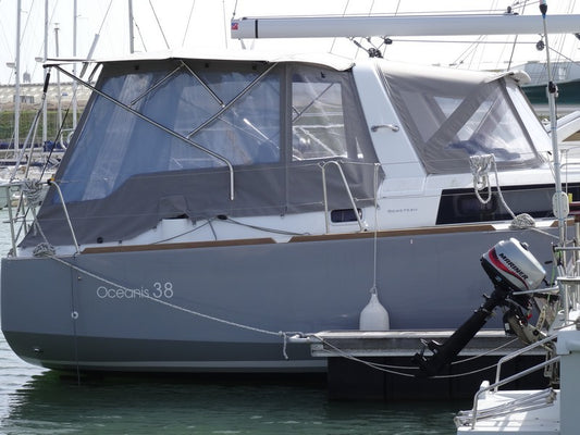 Beneteau Oceanis 38 Bimini mit Seiten