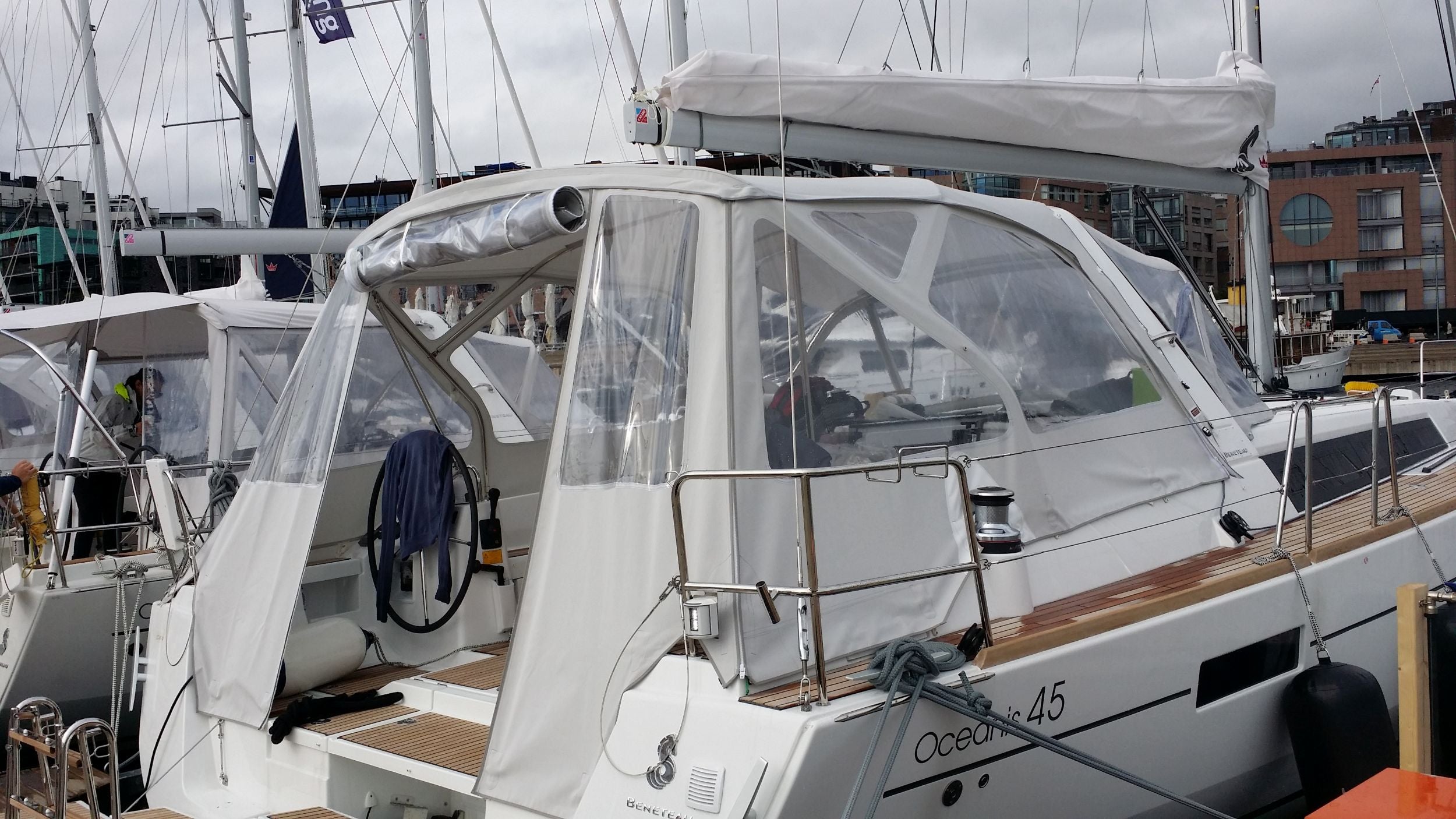 Beneteau Oceanis 45 Cockpitkalesje cockpittelt
