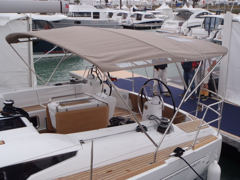 Jeanneau sun odyssey 469 bimini