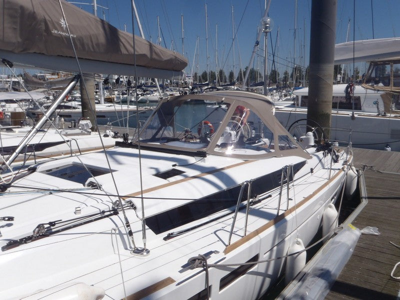 Jeanneau sun odyssey 479 sprayhood