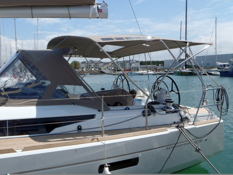 Jeanneau sun odyssey 509 bimini