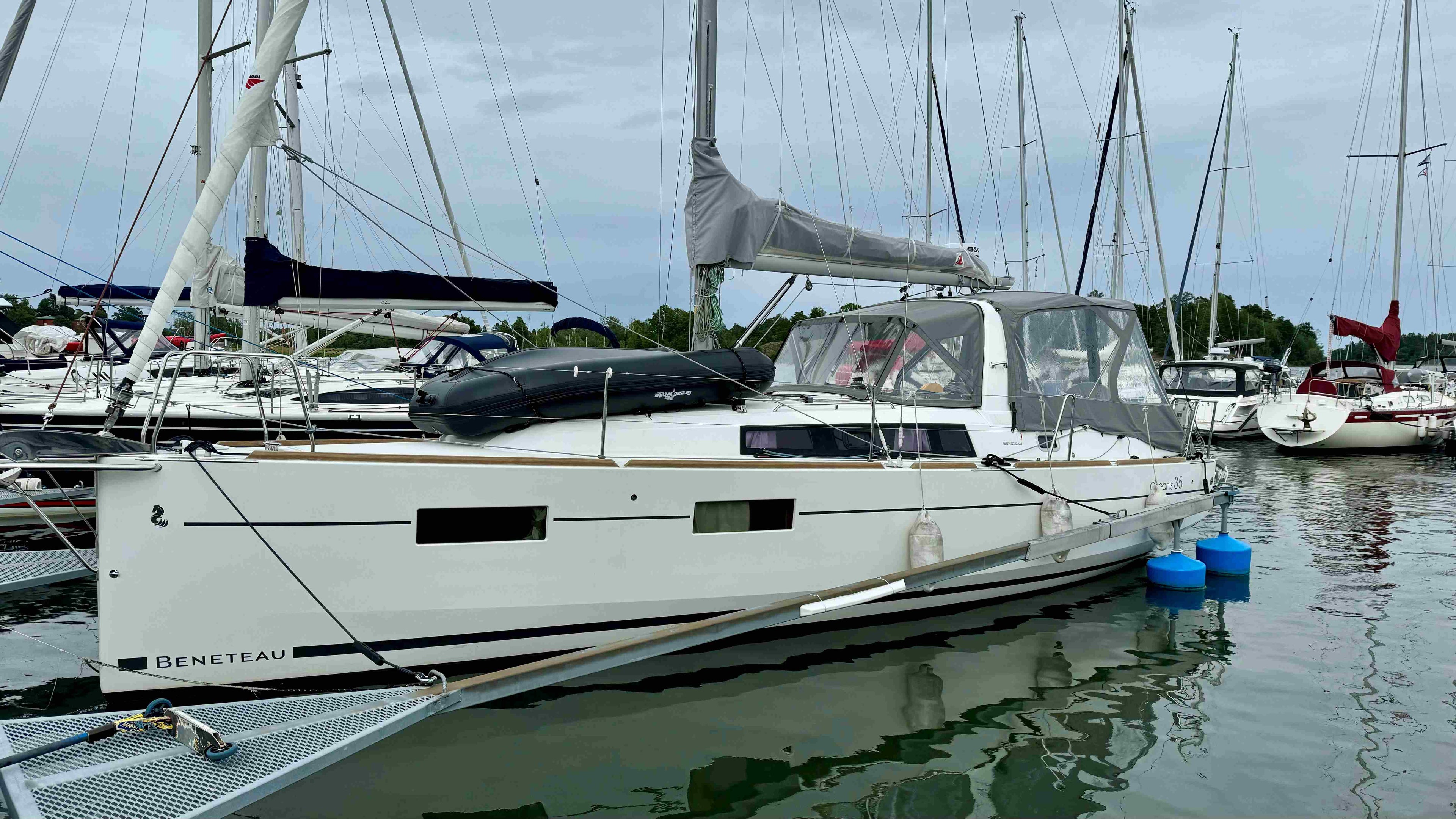 Beneteau Oceanis 35 sittbrunnskapell sittbrunnstält