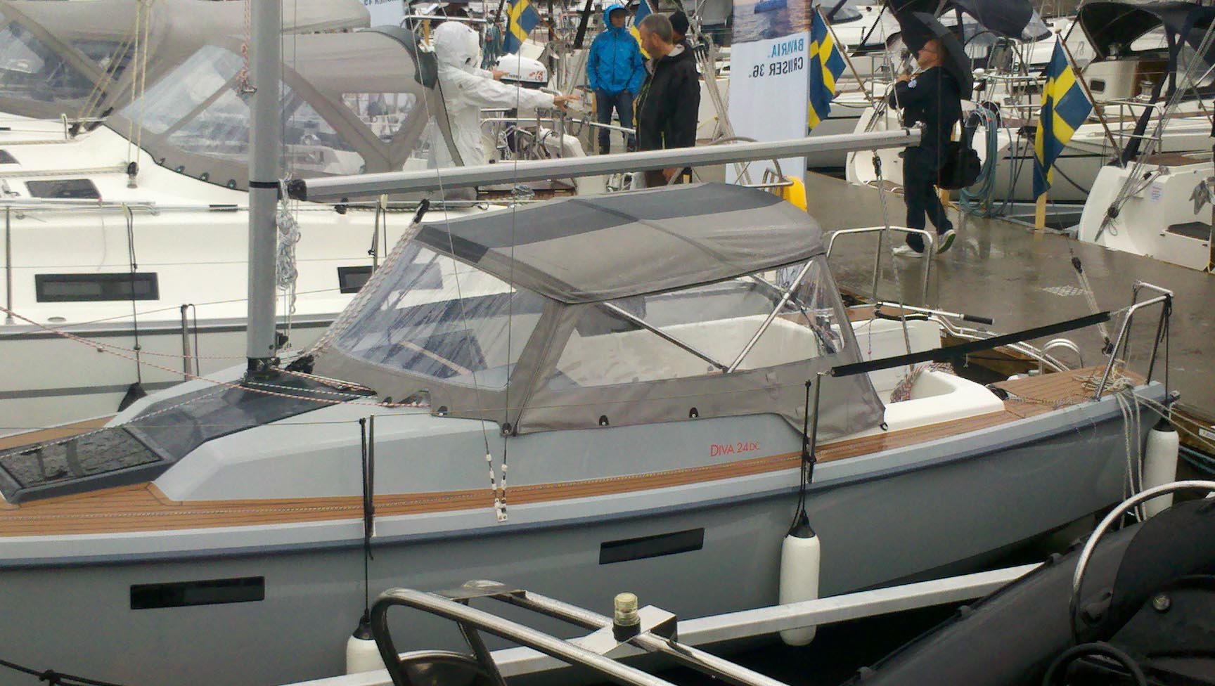 Diva 24 DC Sprayhood