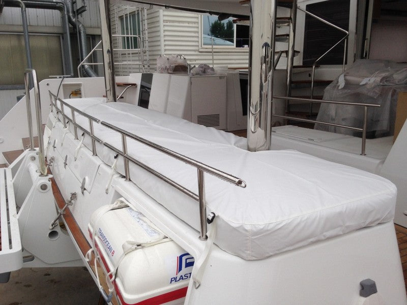 SOFFSKYDD AKTER LAGOON 560