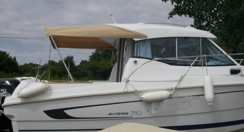 Beneteau Antares 7.50 HB solbeskyttelse