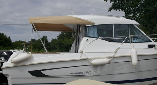 Beneteau Antares 7.50 HB solafskærmning