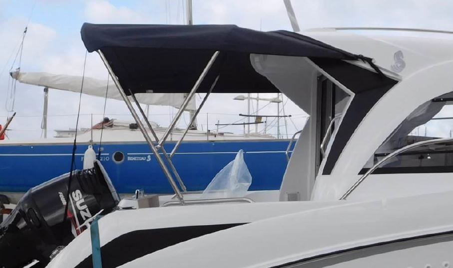 Beneteau Antares 7 OB solafskærmning