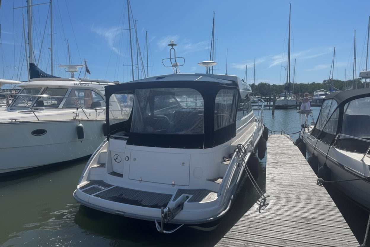 Aquador 28 ht båtkapell