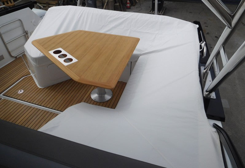Soffskydd för sittbrunnen till Beneteau Gran Turismo 32