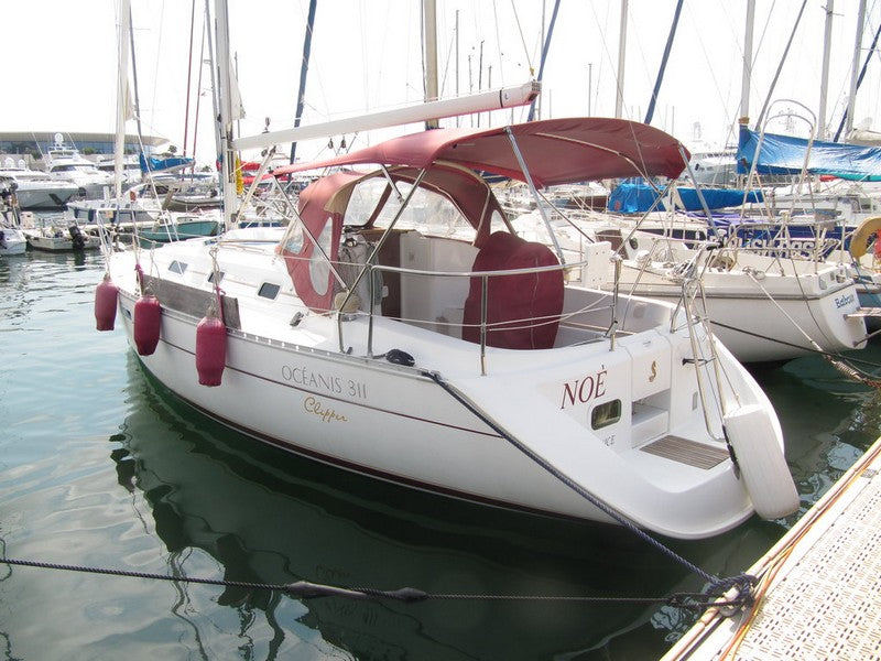 Beneteau Oceanis 320 Bimini