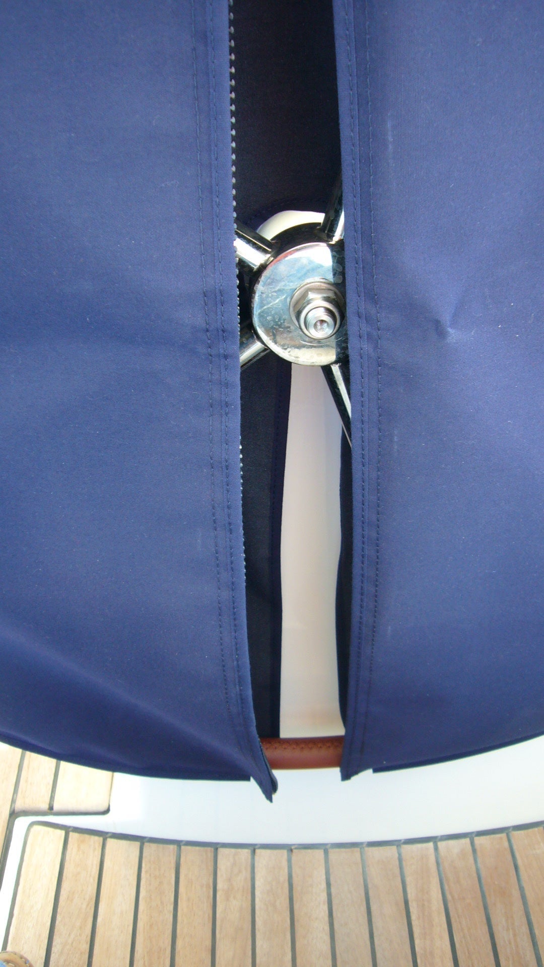 Steering wheel guard sailboat T-top