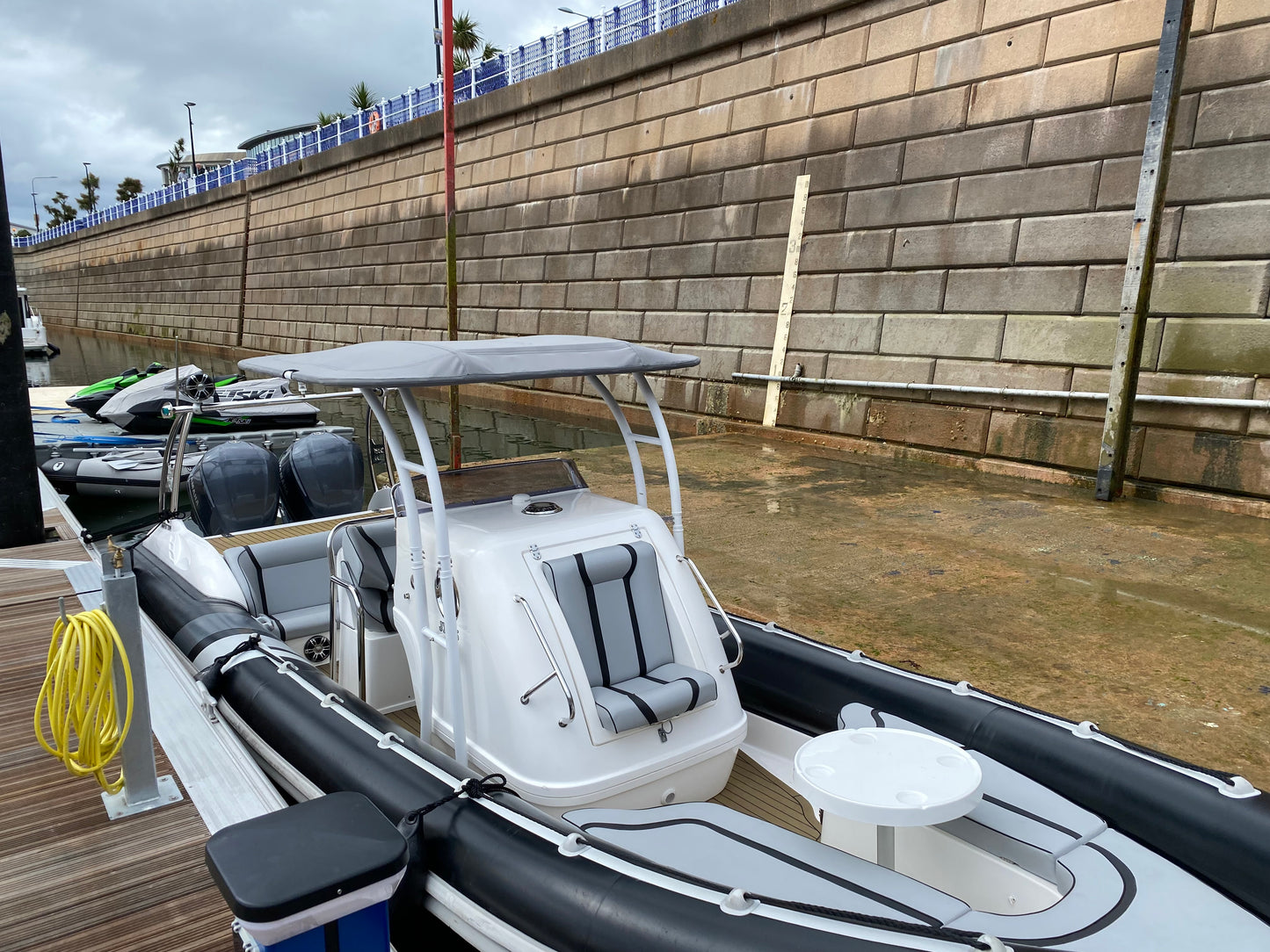 Bimini soltag åbne både