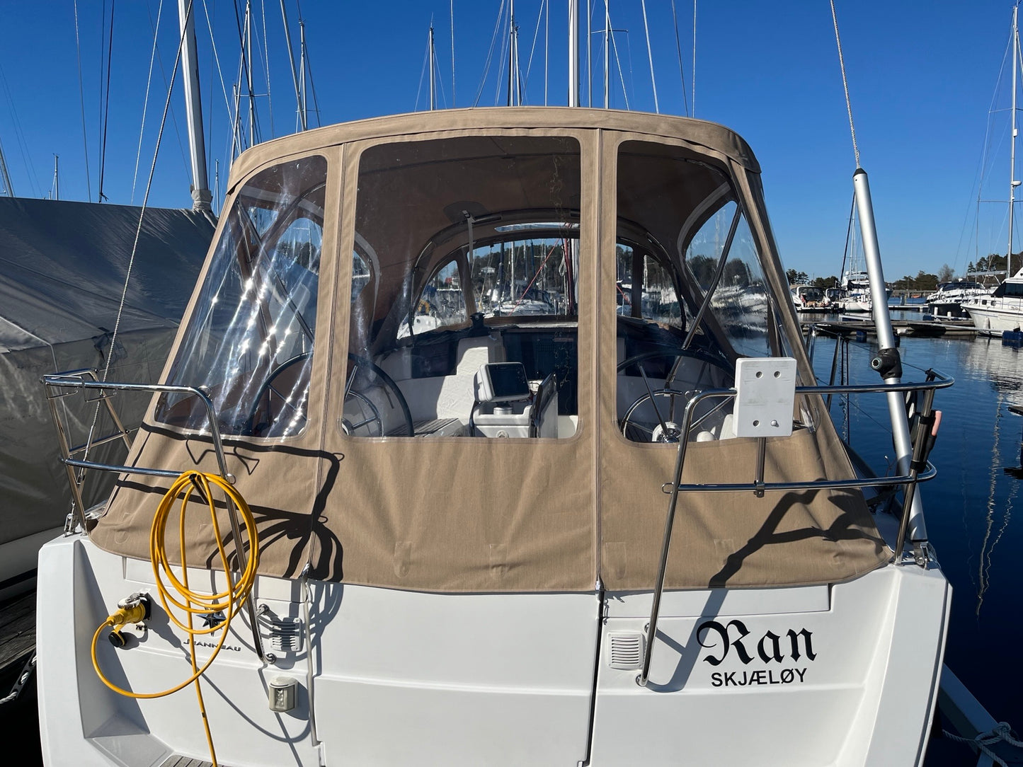 Jeanneau Sun Odyssey 379 Cockpit Enclosure