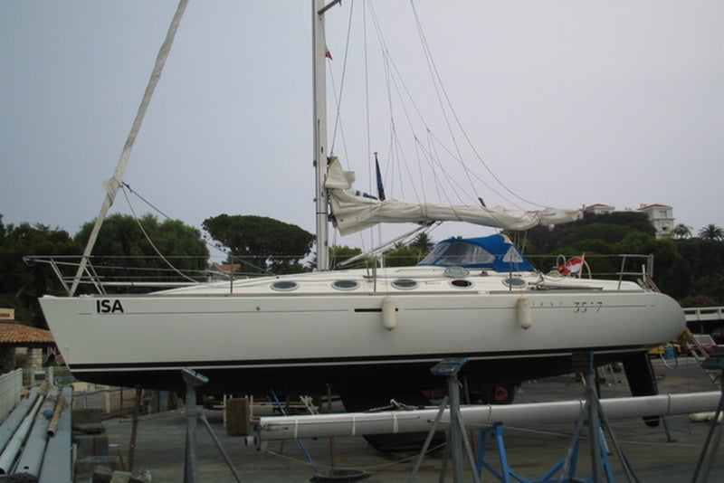 Beneteau 35.7 sprayhood