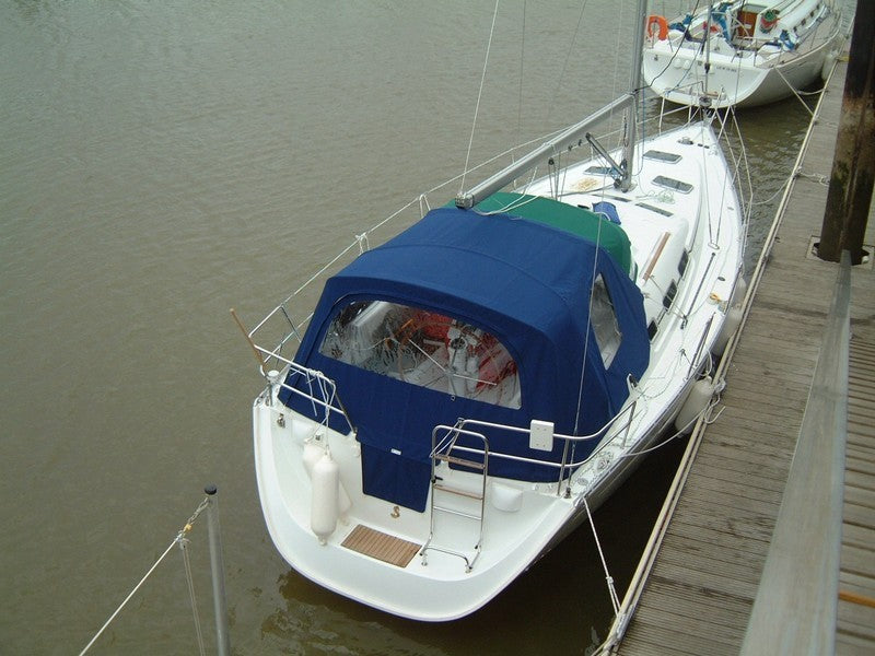 Beneteau Oceanis 373 sittbrunnskapell sittbrunnstält