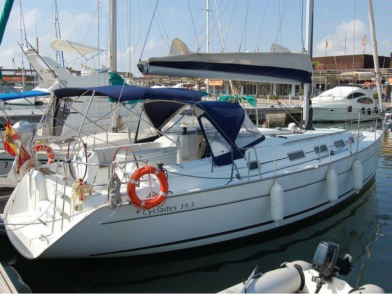 Beneteau Cyclades 39.3 bimini