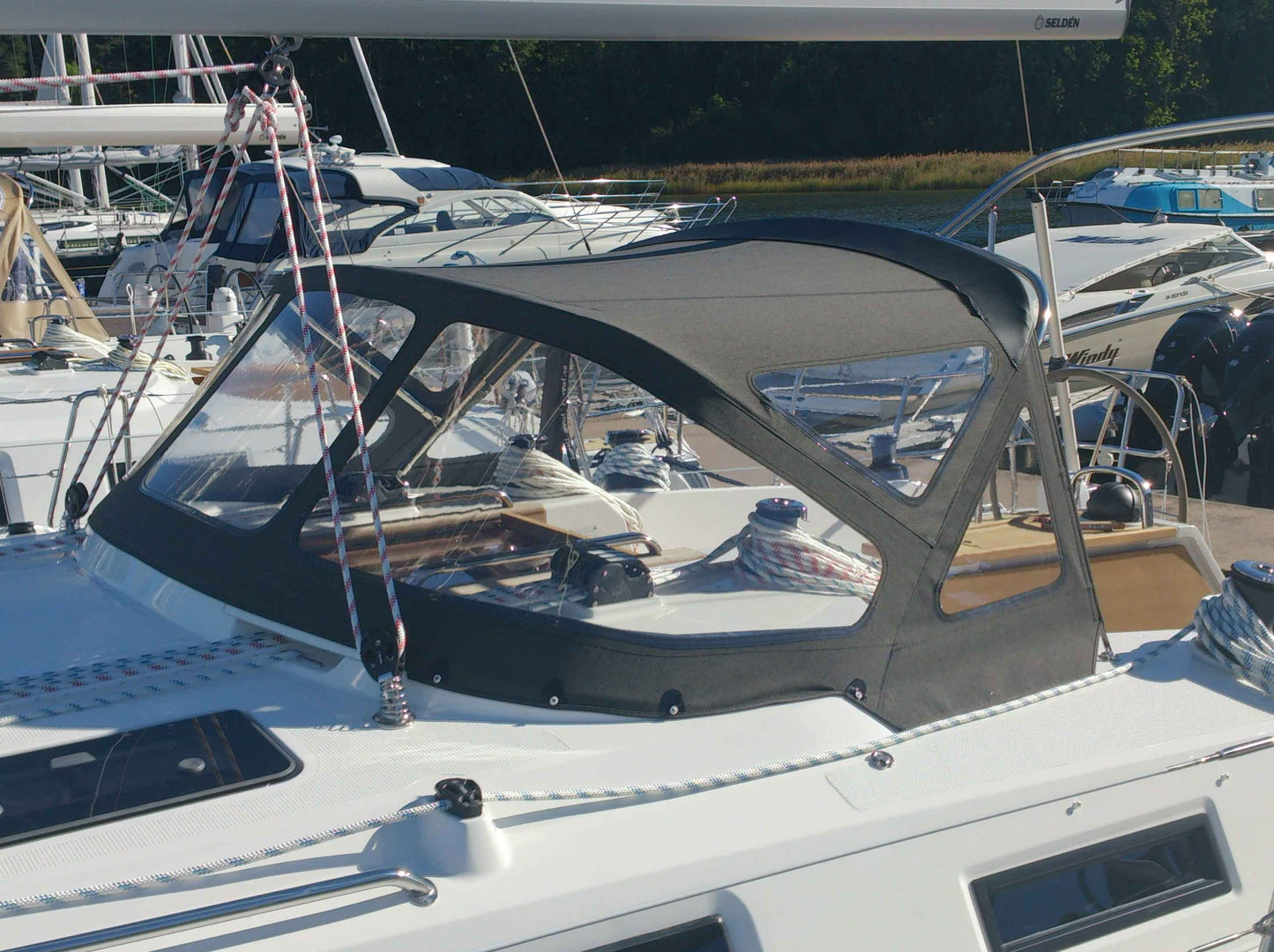 Bavaria 41 Sprayhood