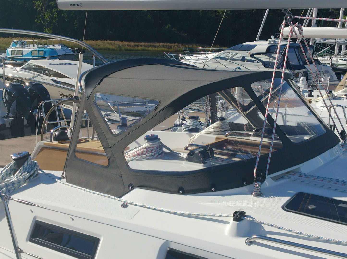 Bavaria 41 Sprayhood