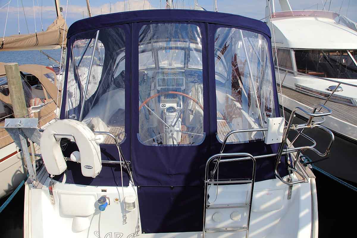 Beneteau Oceanis 423 Sittbrunnskapell XXL med nya bågar till NV Equipment sprayhood
