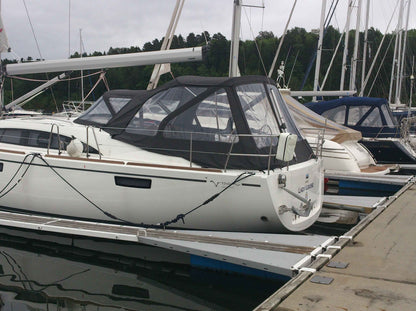 Bavaria 42 vision sprayhood