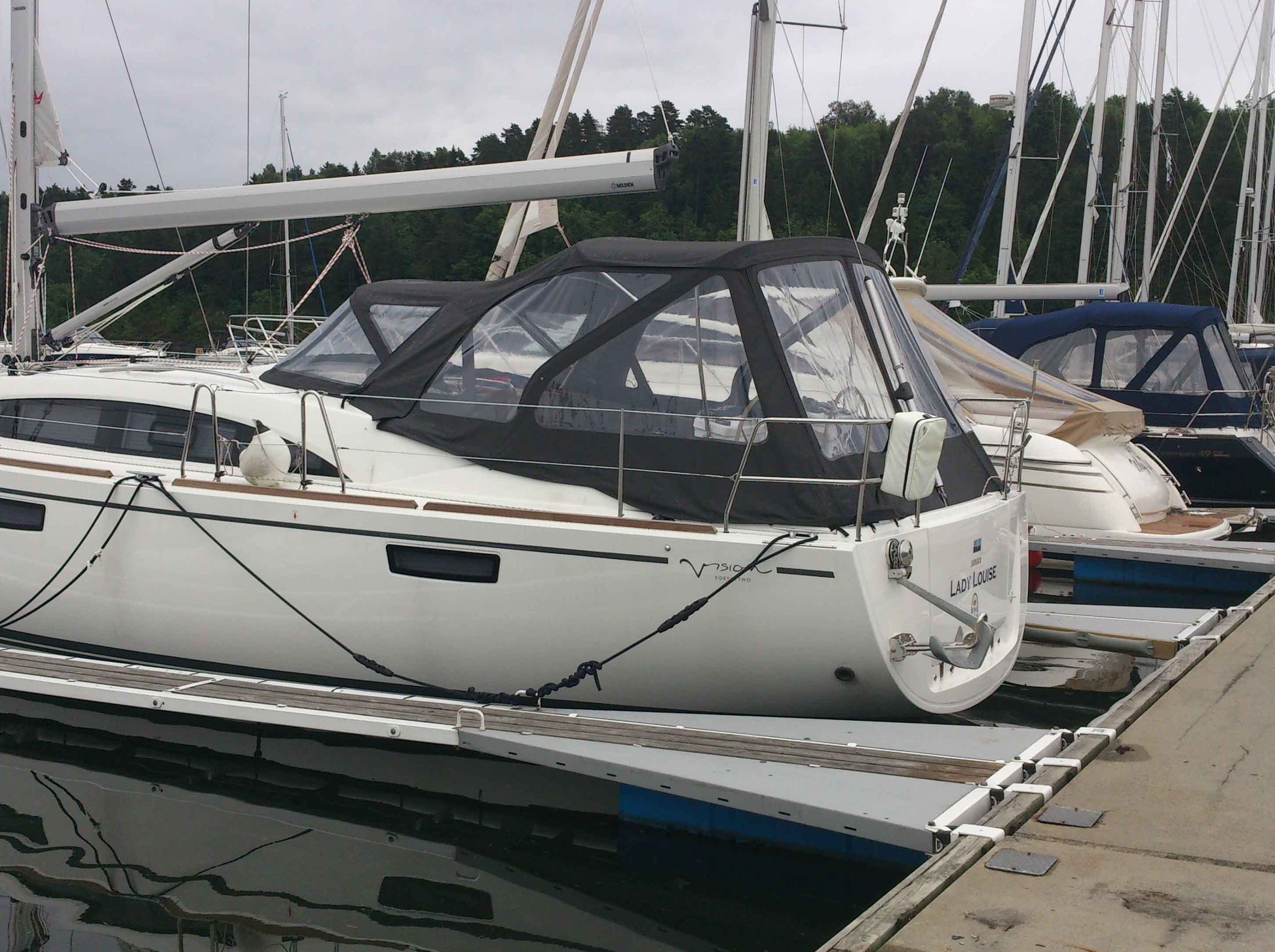 Bavaria 42 Vision Cockpit Enclosure