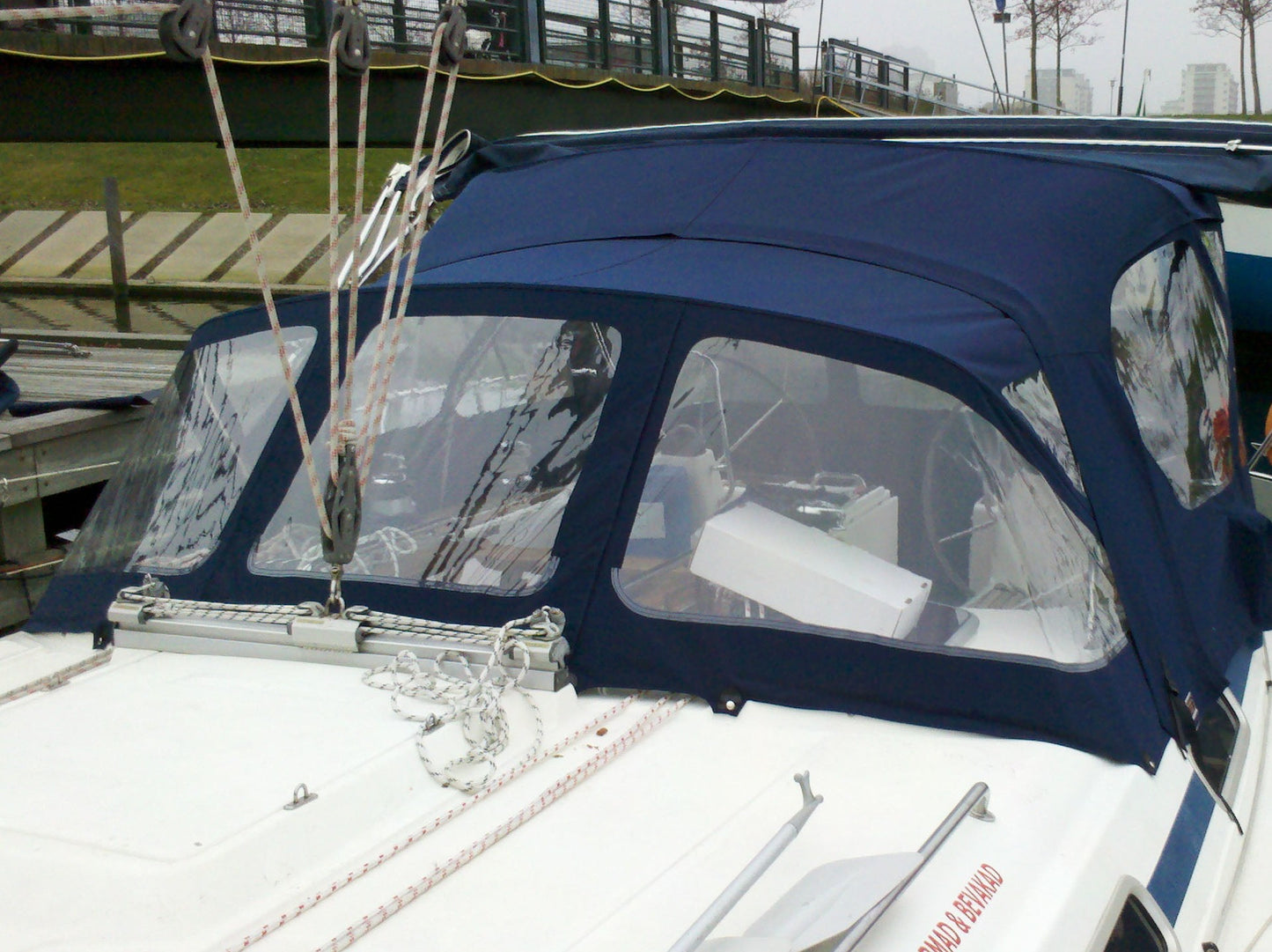 Bavaria 49 sprayhood