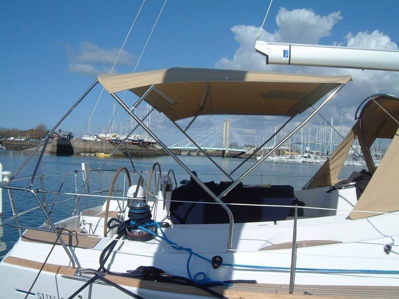 Jeanneau sun Odyssey 49 DS bimini