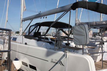 Hanse 575 sprayhood