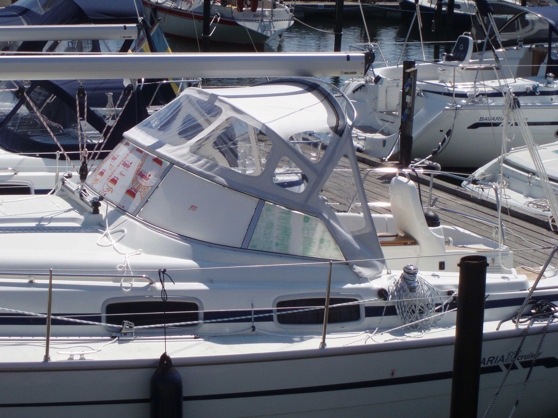 Bavaria 37 sprayhood windshield