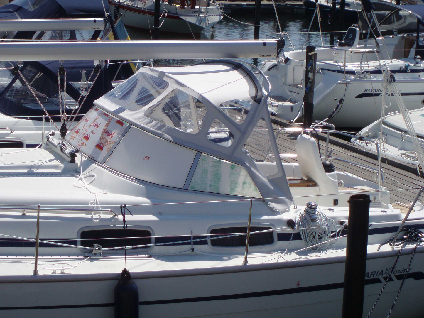 Bavaria 37 sprayhood windshield