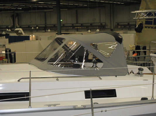 Bavaria 32 sprayhood model year 2009