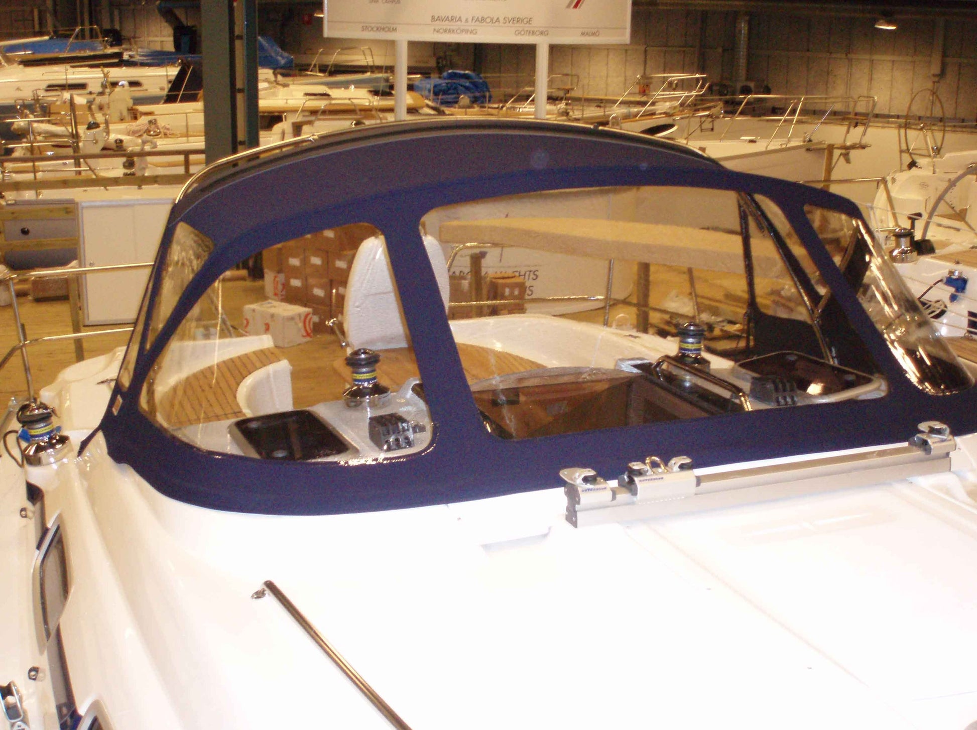 Bavaria 39 sprayhood