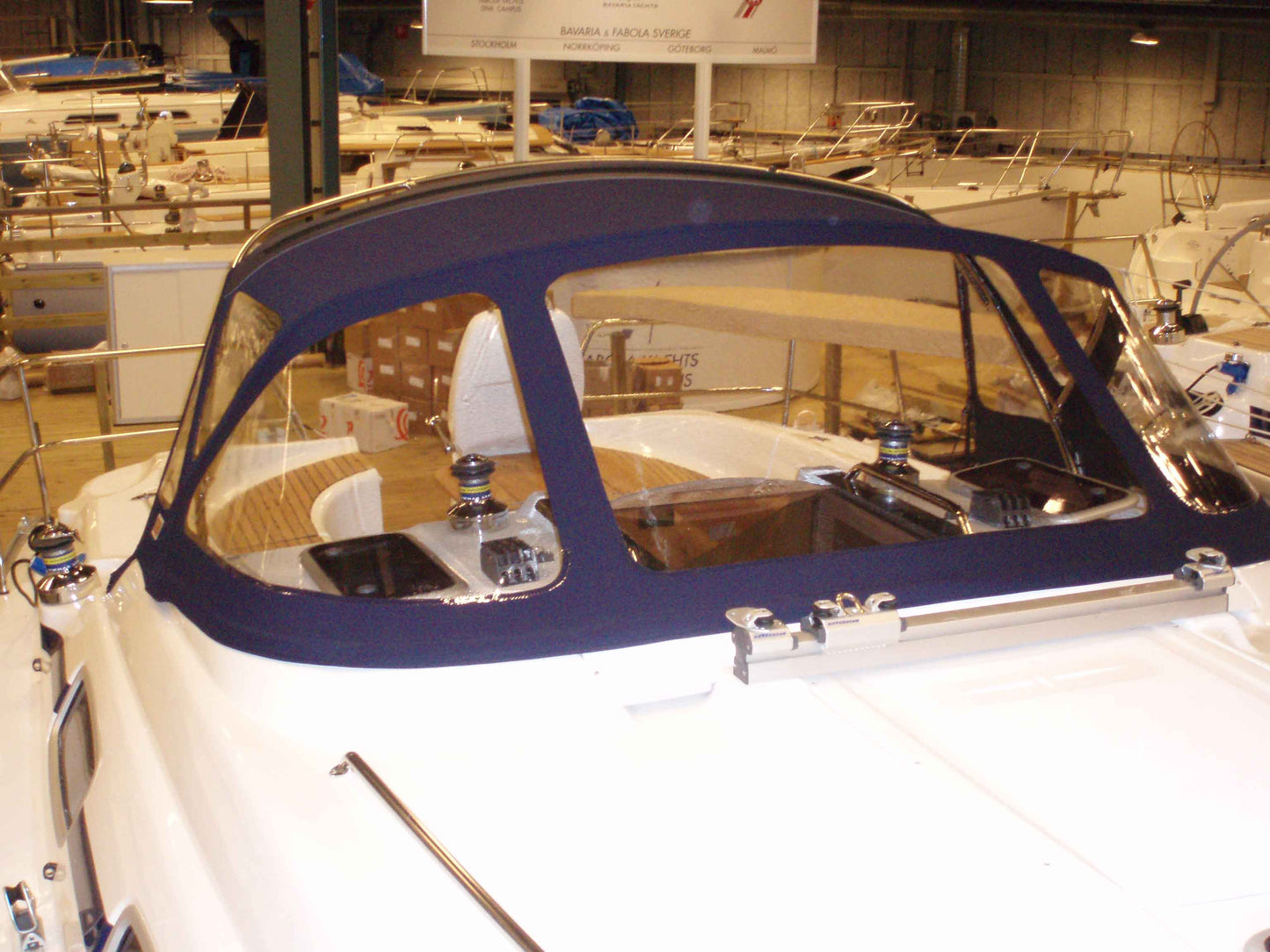 Bavaria 39 sprayhood