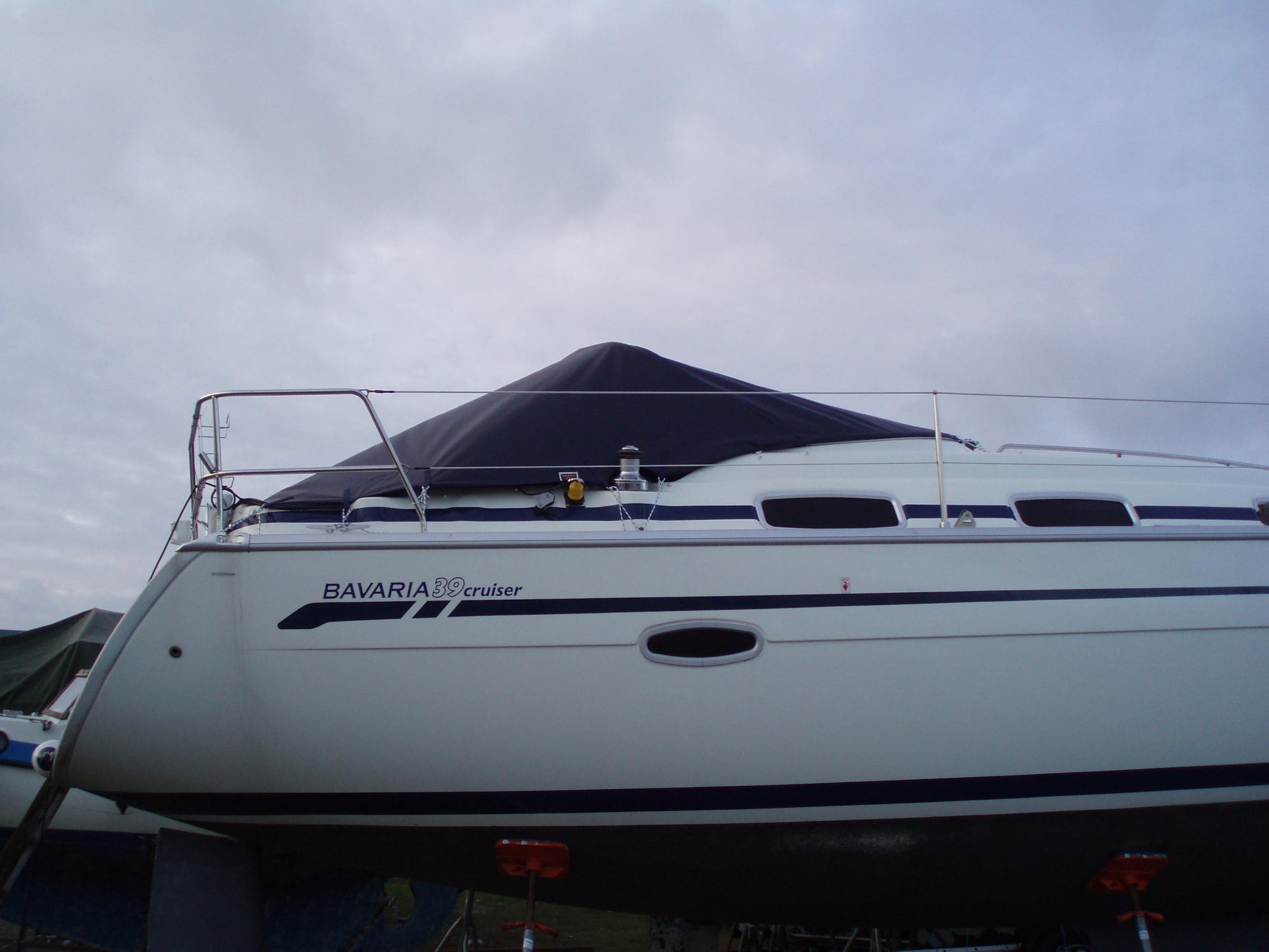 Bavaria 39 Cockpit protection