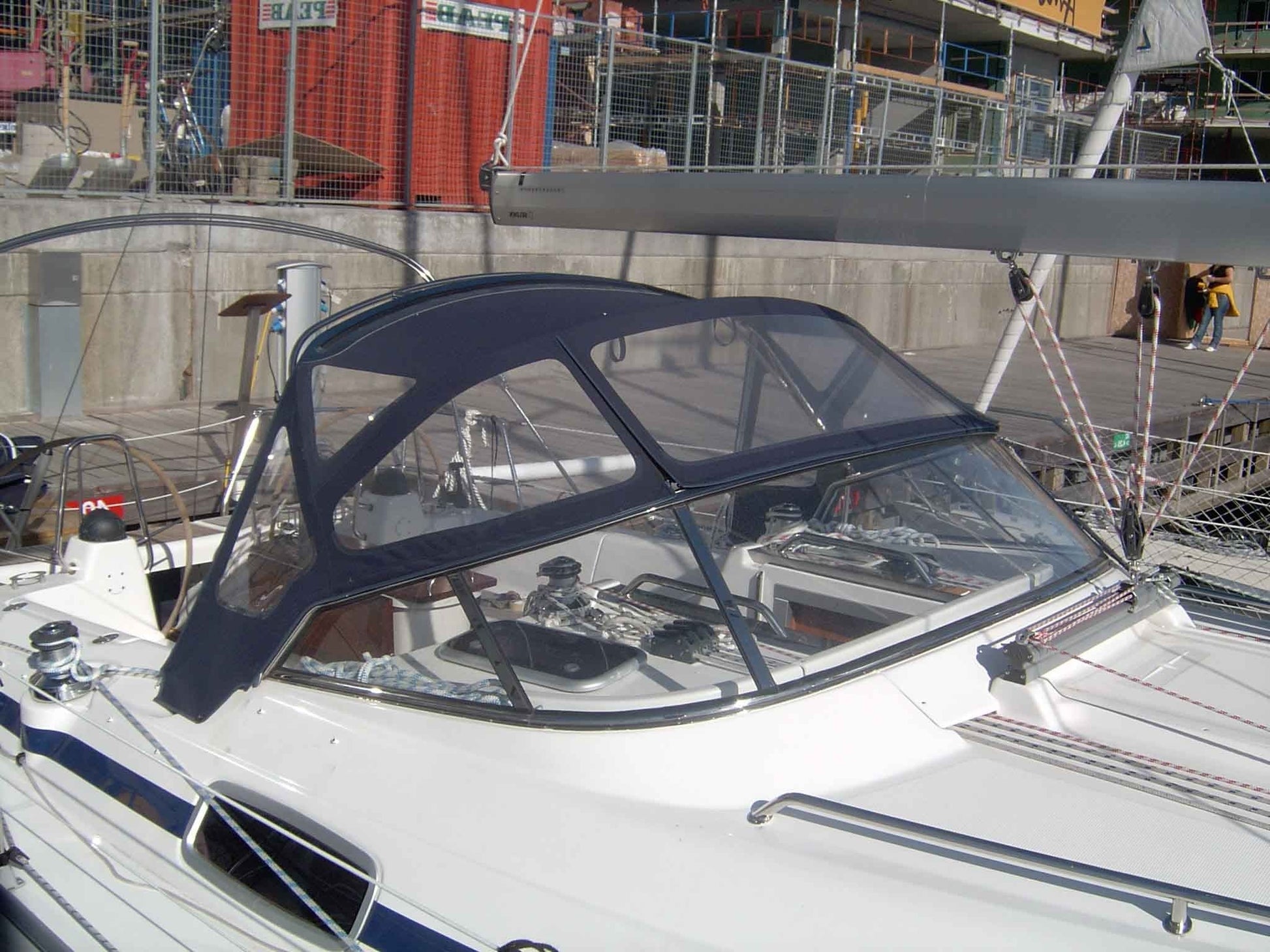 Bavaria 39 sprayhood