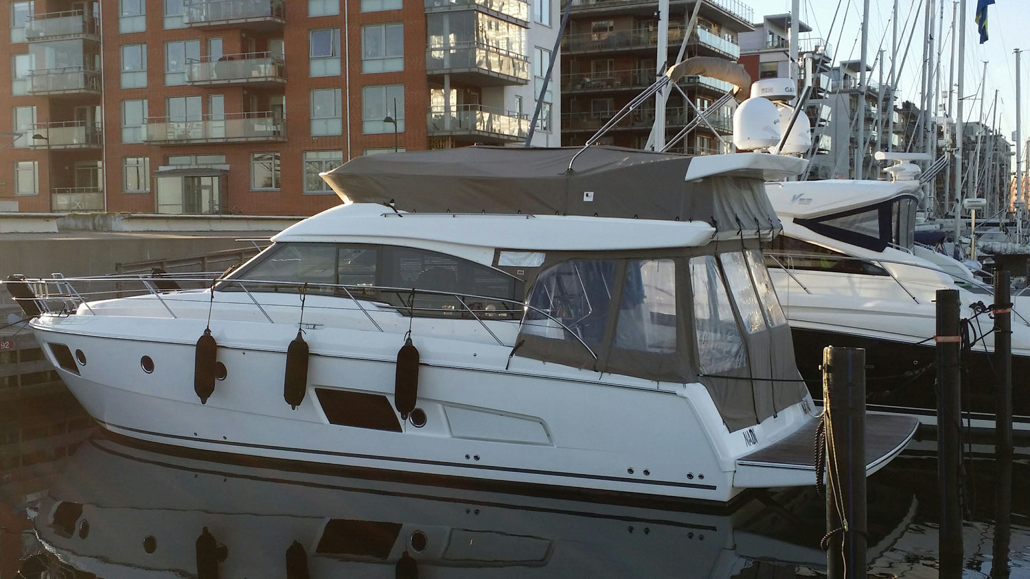 Boat canopies motorboat