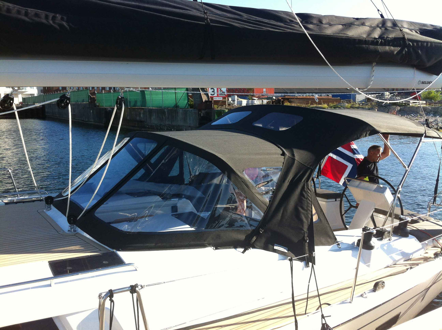 Hanse 458 sprayhood