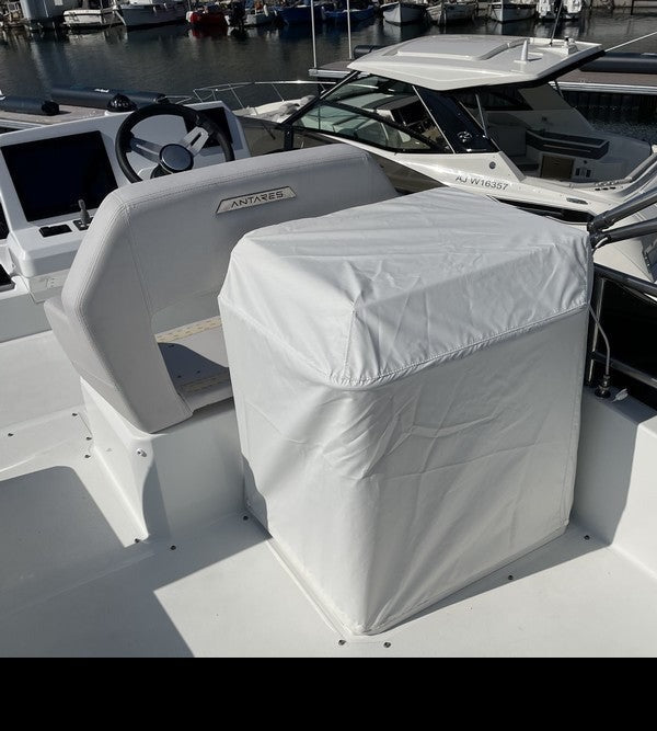 SKYDD KÖK BENETEAU ANTARES 12 FLY