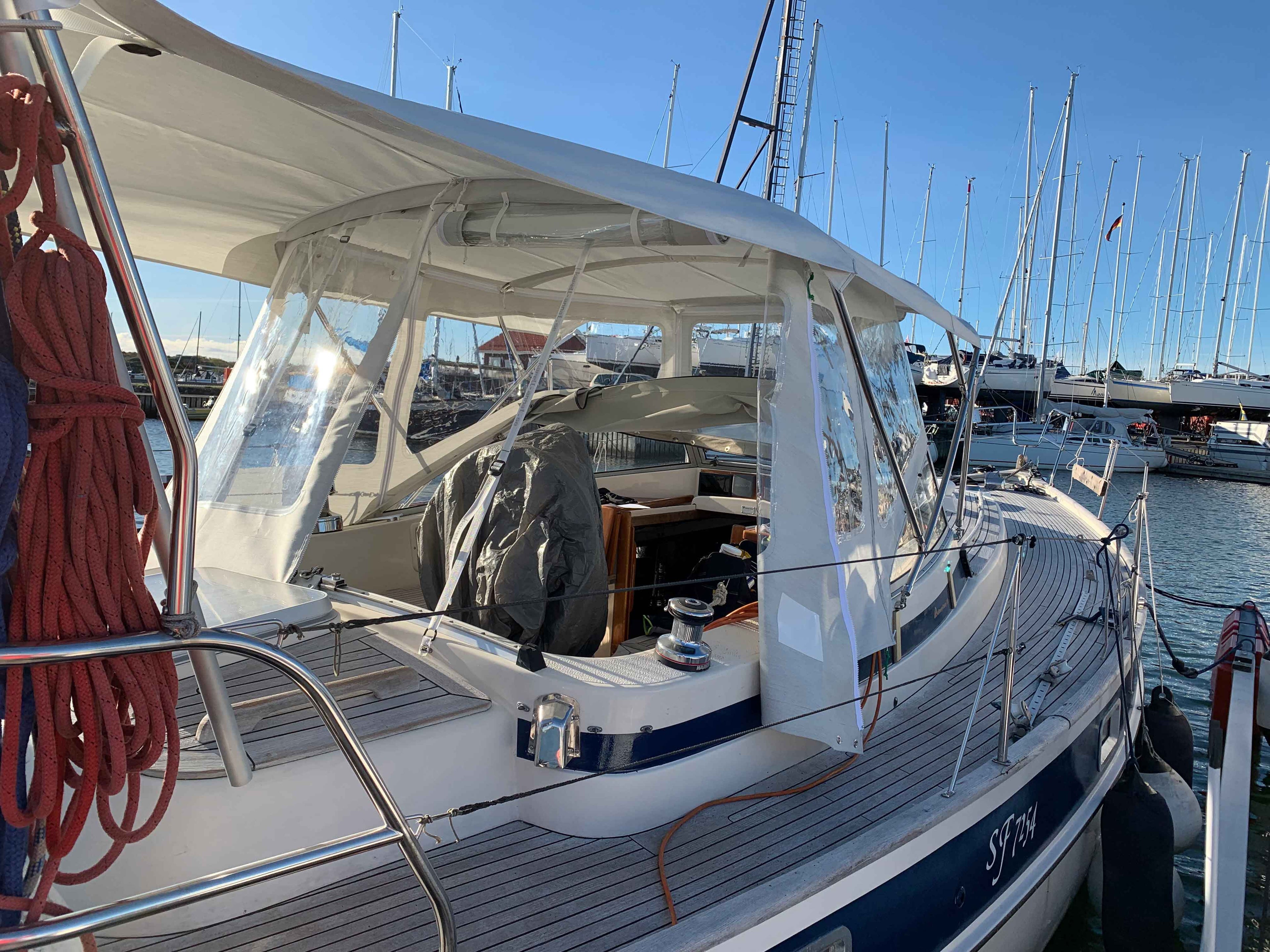HR-352-bimini-with-immigrant-sides1.jpg