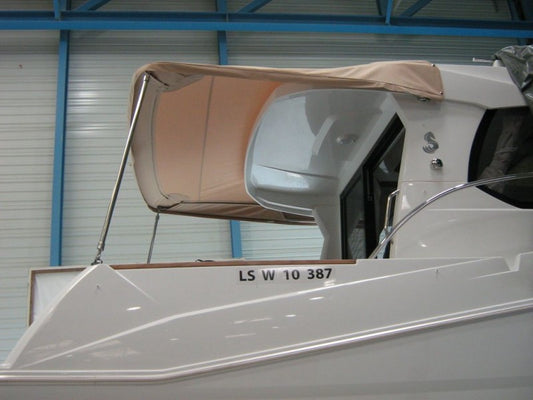 Beneteau Antares 8.80 sun protection
