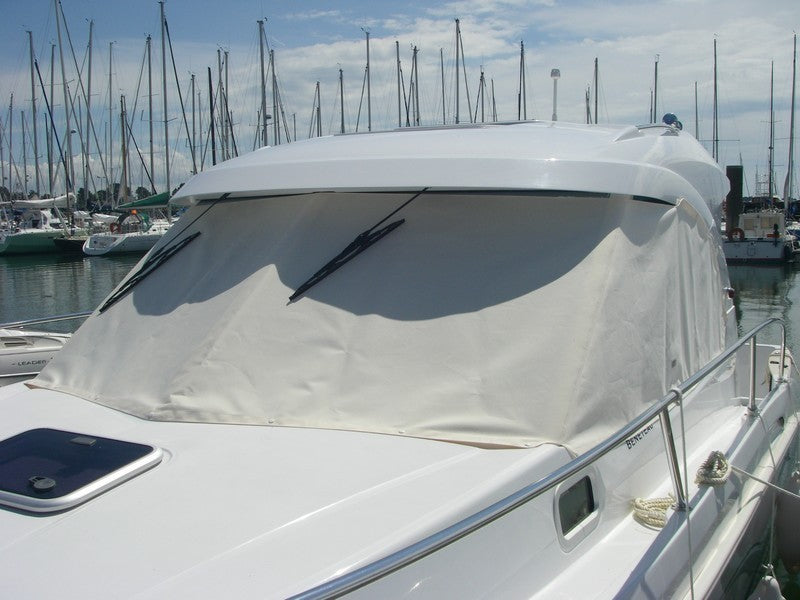 Beneteau Antares 8 vindusbeskyttelse