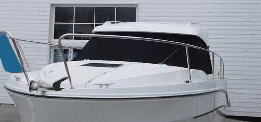 Beneteau Antares 8 ob Fensterschutz