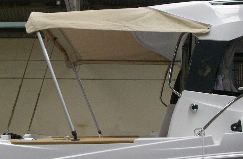 Beneteau Antares 6.80 solskydd