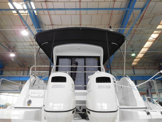 Beneteau Antares 9 OB sun protection