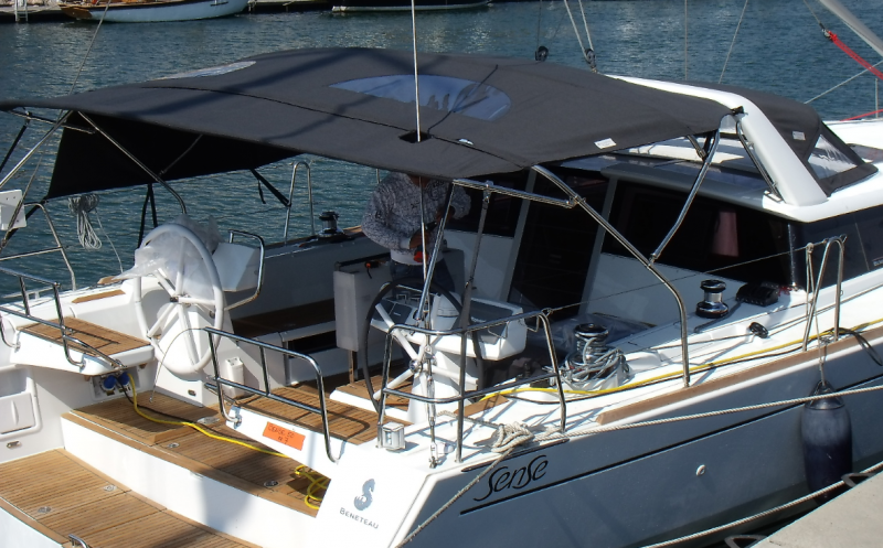 Beneteau Sense 50  Bimini