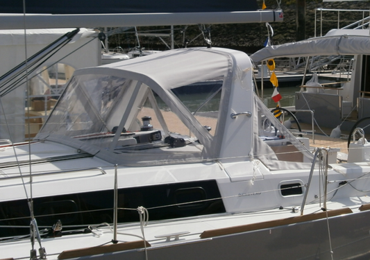 Beneteau Oceanis 38 Sprayhood