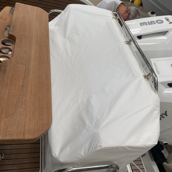 Aktersoffskydd till Beneteau Gran Turismo 35, modell 2025