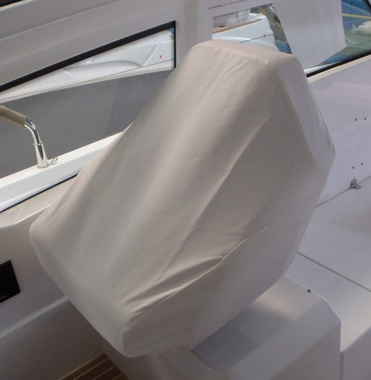 Skydd för förarsäte utan bolster på Beneteau Gran Turismo 40, modell 2016