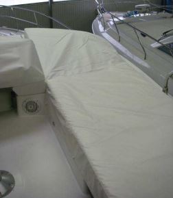 Flybridge-soffskydd till Beneteau Gran Turismo 44, modell 2015