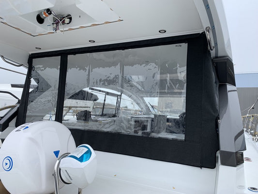 Kapell med standardfönster för sittbrunnen på Beneteau Gran Turismo 45 (2021)